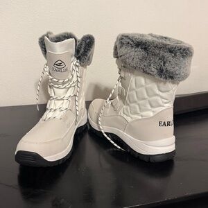 Women's Winter Boots - Cream and Gray